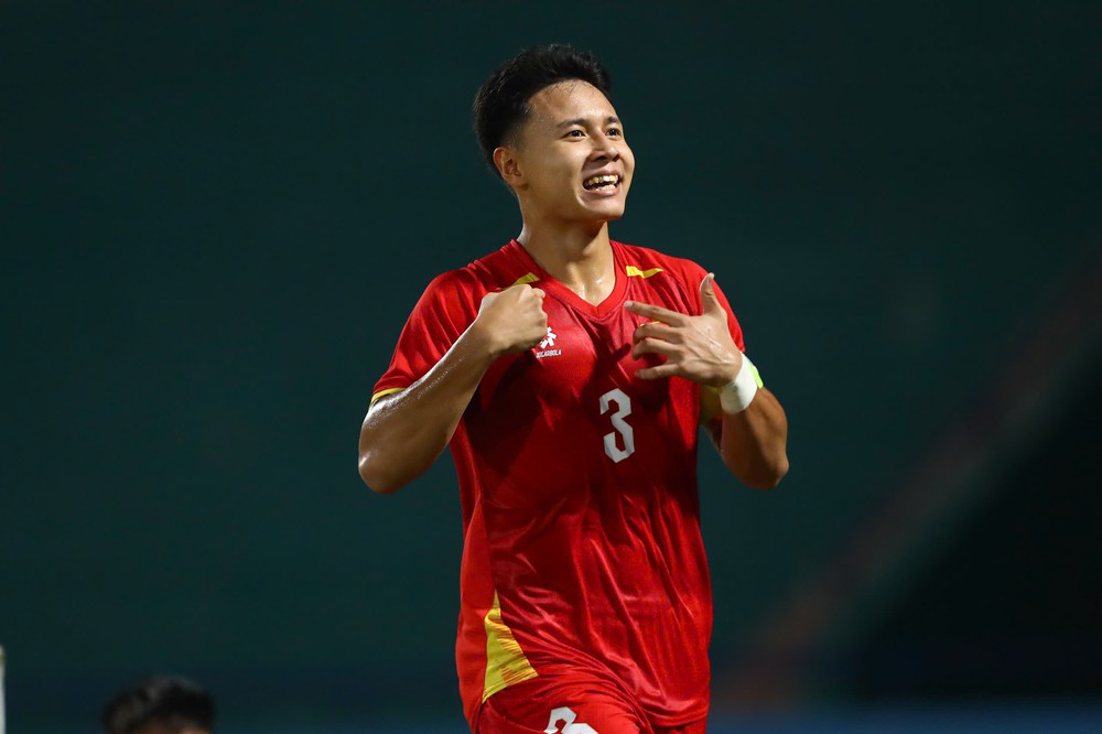 Đội trưởng U20 Việt Nam nghẹn ngào xin lỗi các cầu thủ U17 - Ảnh 1.