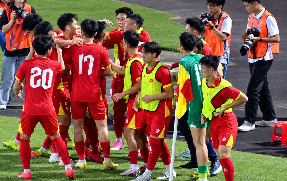 U20 Việt Nam ăn mừng bàn thắng mở tỷ số trước Iran U20 Việt Nam ăn mừng bàn thắng mở tỷ số trước Iran