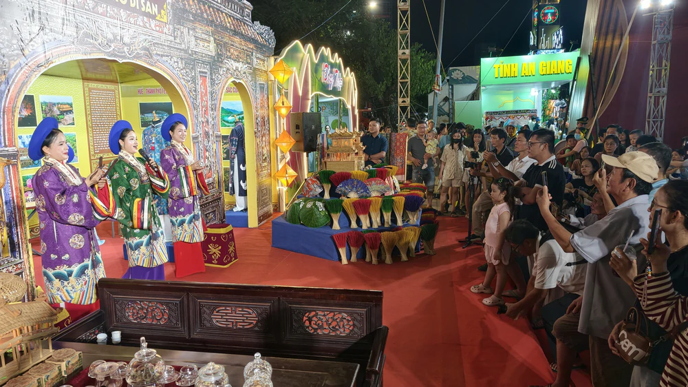 16 tỉnh, thành phố tham gia triển lãm “Không gian Du lịch, Văn hóa - Hội nhập và lan tỏa” - Ảnh 4.