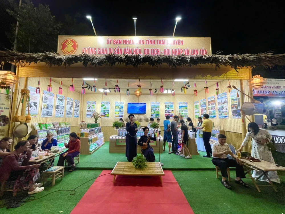 16 tỉnh, thành phố tham gia triển lãm “Không gian Du lịch, Văn hóa - Hội nhập và lan tỏa” - Ảnh 5.