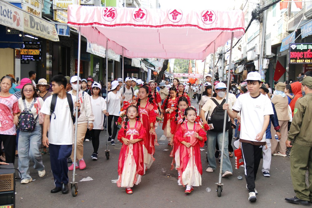 Đặc sắc Lễ hội Trung Nguyên Kiến Tiêu Nghinh ông Quan Thánh Đế Quân xuất du - Ảnh 6. Đặc sắc Lễ hội Trung Nguyên Kiến Tiêu Nghinh ông Quan Thánh Đế Quân xuất du - Ảnh 6.