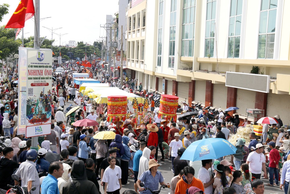 Đặc sắc Lễ hội Trung Nguyên Kiến Tiêu Nghinh ông Quan Thánh Đế Quân xuất du - Ảnh 7. Đặc sắc Lễ hội Trung Nguyên Kiến Tiêu Nghinh ông Quan Thánh Đế Quân xuất du - Ảnh 7.