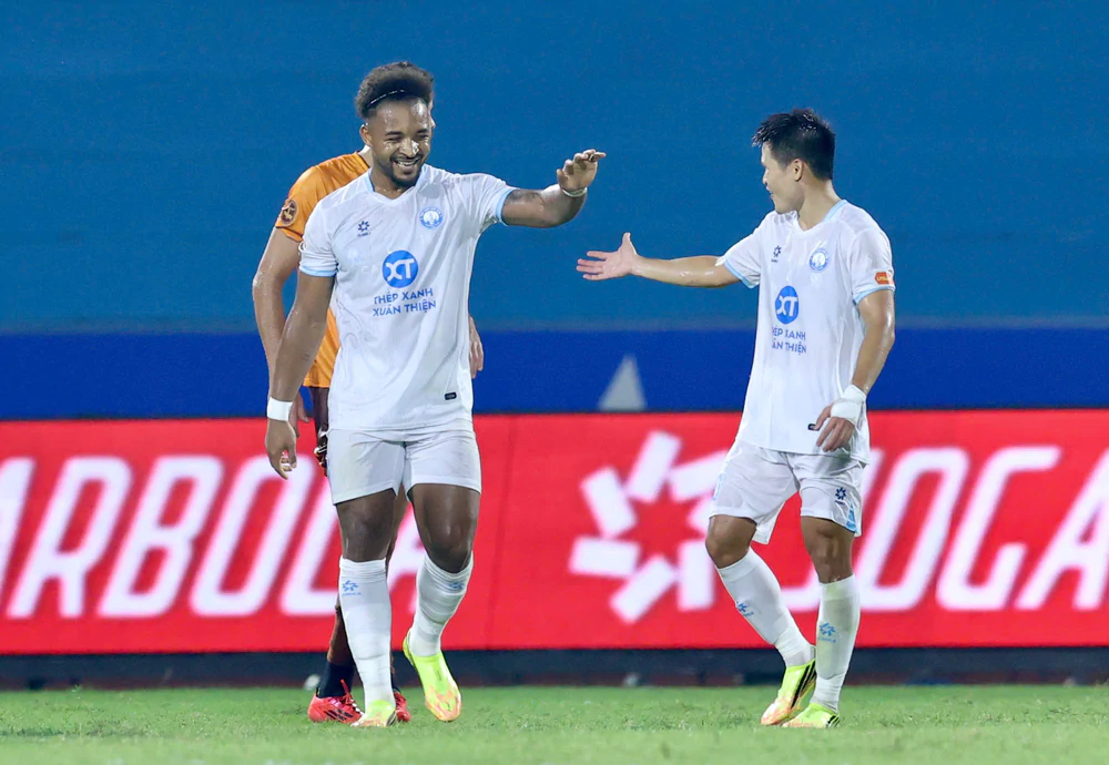 Vòng 1 LPBank V-League 2026/27: Xuân Son đưa Nam Định lên đỉnh - Ảnh 1.