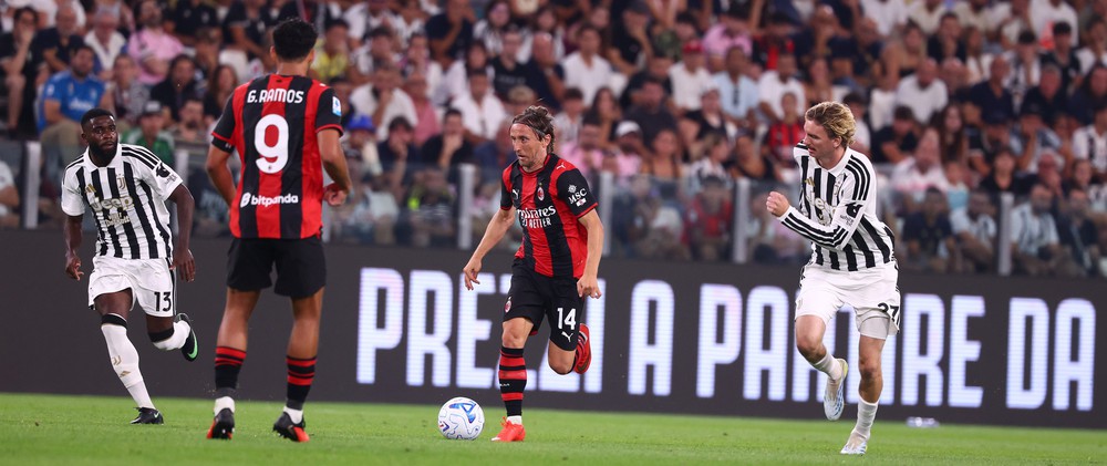 Juventus chia điểm với Milan: Chưa thể đua với Inter, Roma - Ảnh 1.