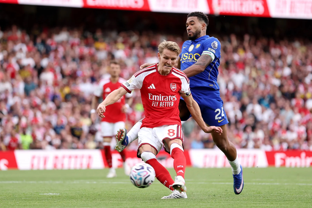Điểm nhấn Premier League: MU trả giá vì hàng thủ, Arsenal thị uy sức mạnh của nhà vô địch - Ảnh 2.