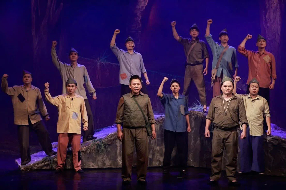 "Tuổi thơ dữ dội" - Từ trang sách đến sân khấu nhạc kịch - Ảnh 3. "Tuổi thơ dữ dội" - Từ trang sách đến sân khấu nhạc kịch - Ảnh 3.