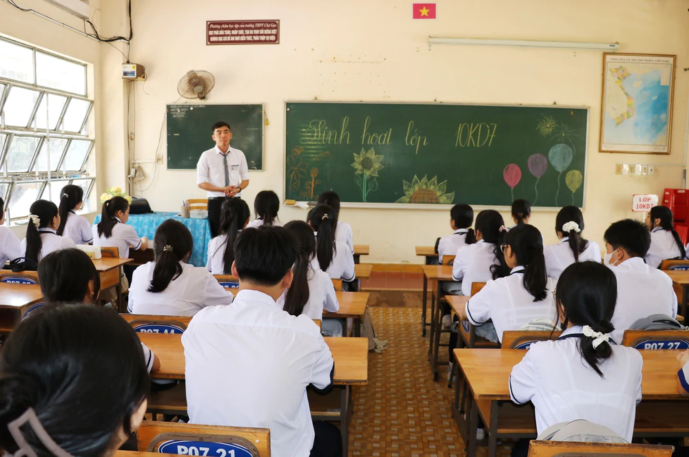 Nghị quyết số 71-NQ/TW: Chuyển đổi số thúc đẩy đổi mới quản lý, dạy học - Ảnh 1. Nghị quyết số 71-NQ/TW: Chuyển đổi số thúc đẩy đổi mới quản lý, dạy học - Ảnh 1.