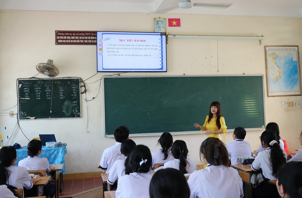 Nghị quyết số 71-NQ/TW: Chuyển đổi số thúc đẩy đổi mới quản lý, dạy học - Ảnh 2. Nghị quyết số 71-NQ/TW: Chuyển đổi số thúc đẩy đổi mới quản lý, dạy học - Ảnh 2.