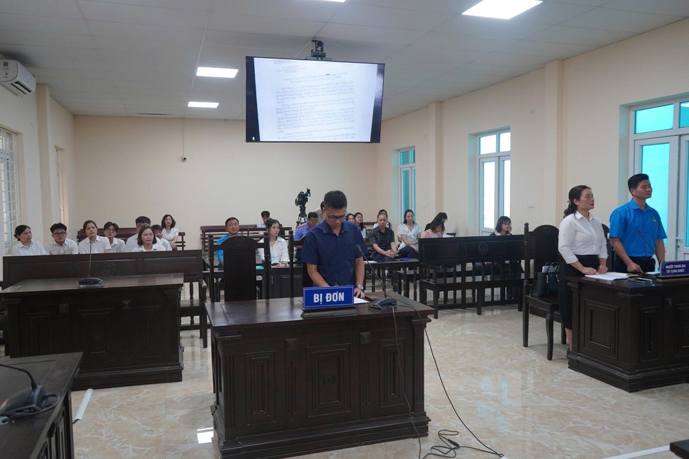 Lần đầu xét xử vụ kiện công ích, yêu cầu nộp tiền nợ Bảo hiểm xã hội - Ảnh 1. Lần đầu xét xử vụ kiện công ích, yêu cầu nộp tiền nợ Bảo hiểm xã hội - Ảnh 1.