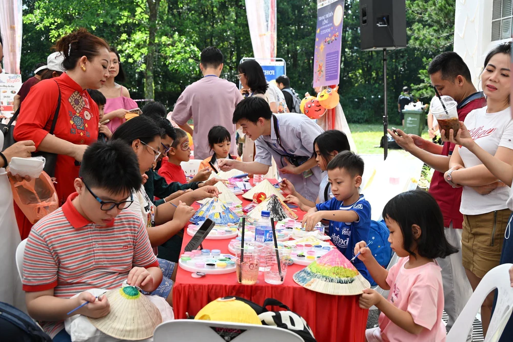 Từ Ngày Tôn vinh tiếng Việt (8/9) đến Nghị quyết 23-NQ/TW: Nuôi dưỡng tình yêu quê hương từ tiếng mẹ đẻ - Ảnh 3. Từ Ngày Tôn vinh tiếng Việt (8/9) đến Nghị quyết 23-NQ/TW: Nuôi dưỡng tình yêu quê hương từ tiếng mẹ đẻ - Ảnh 3.