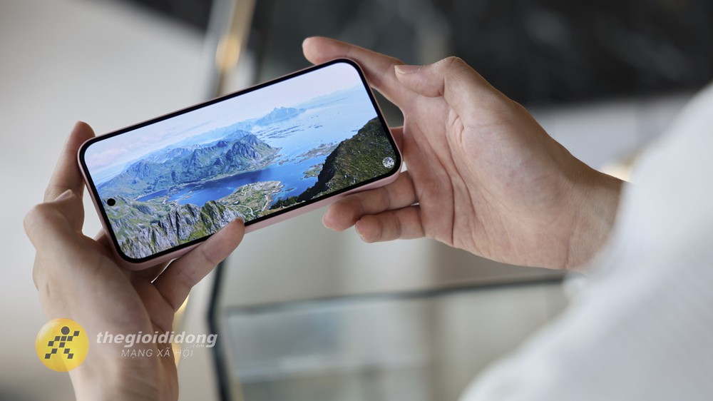 Trải nghiệm Nothing Phone 4A: Làn gió mới với thiết kế mặt lưng trong suốt và đèn Glyph - Ảnh 2.