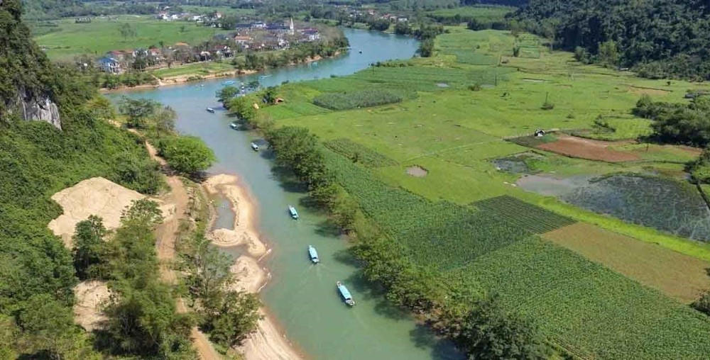 Phong Nha - Kẻ Bàng lọt danh sách 11 điểm đến đẹp nhất Việt Nam - Ảnh 1.