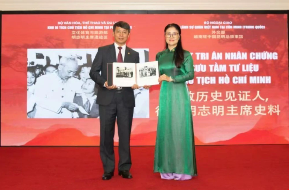 Tôn vinh di sản Hồ Chí Minh, vun đắp tình hữu nghị Việt Nam - Trung Quốc - Ảnh 2. Tôn vinh di sản Hồ Chí Minh, vun đắp tình hữu nghị Việt Nam - Trung Quốc - Ảnh 2.