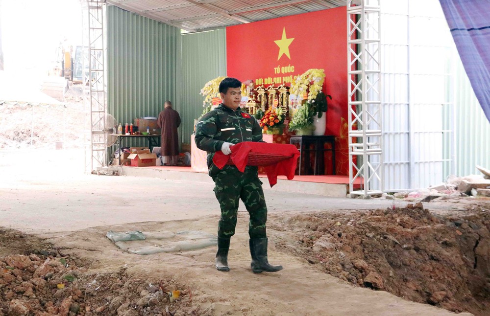 Phát hiện thêm rãnh mộ tập thể liệt sĩ tại công viên Lê Thị Riêng - Ảnh 6. Phát hiện thêm rãnh mộ tập thể liệt sĩ tại công viên Lê Thị Riêng - Ảnh 6.