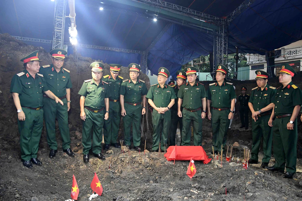 Phát hiện thêm rãnh mộ tập thể liệt sĩ tại công viên Lê Thị Riêng - Ảnh 7. Phát hiện thêm rãnh mộ tập thể liệt sĩ tại công viên Lê Thị Riêng - Ảnh 7.
