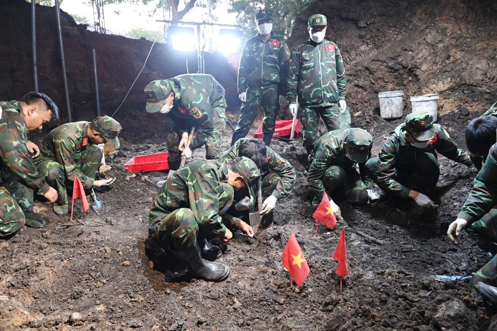 Phát hiện thêm rãnh mộ tập thể liệt sĩ tại công viên Lê Thị Riêng - Ảnh 4. Phát hiện thêm rãnh mộ tập thể liệt sĩ tại công viên Lê Thị Riêng - Ảnh 4.