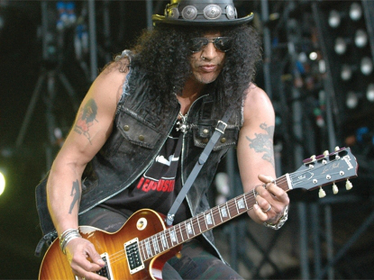 Slash - "Nghệ sĩ guitar vĩ đại nhất" đã đuổi được “quỷ dữ” khỏi mình