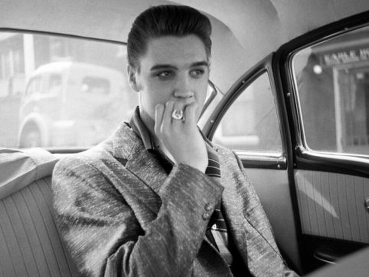 Vua rock Elvis Presley tuổi 80: Tượng đài trong bộ áo liền quần lấp lánh
