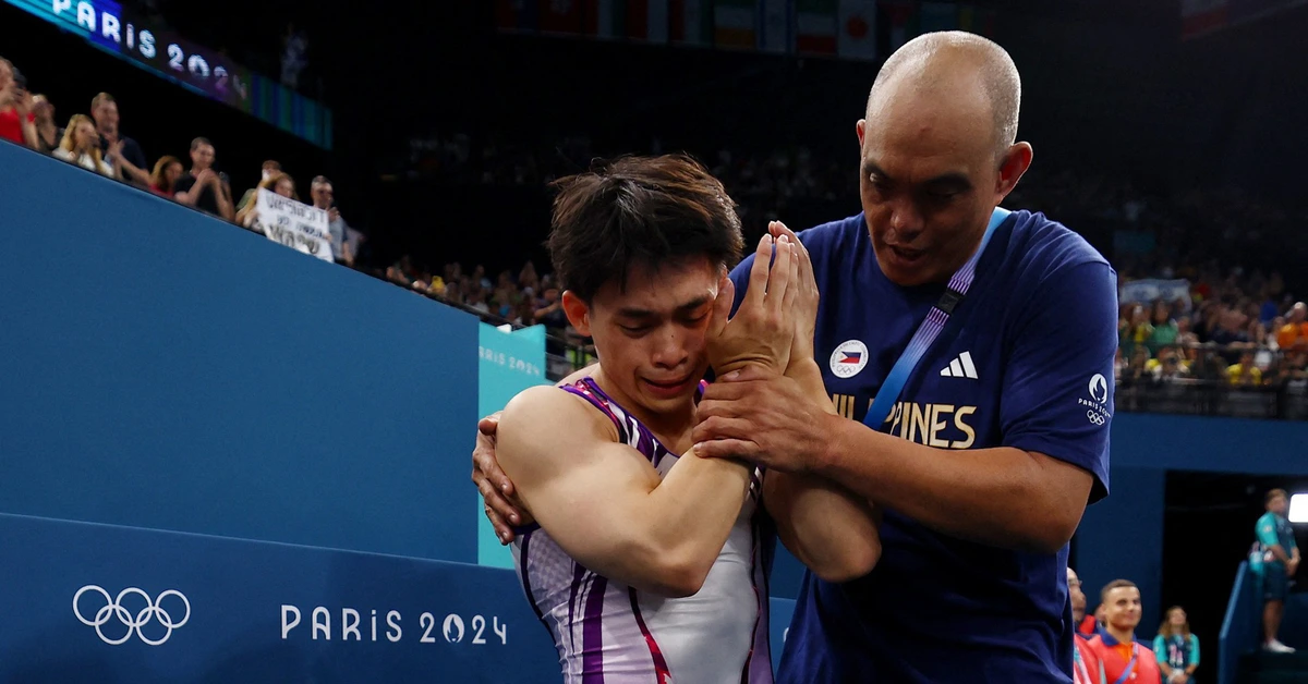 Người hùng Đông Nam Á Carlos Yulo: Tranh cãi, mâu thuẫn và 2 tấm HCV Olympic