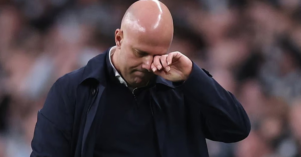 Liverpool thua liên tiếp, HLV Slot không đến nhận giải Huấn luyện viên xuất  sắc nhất mùa giải