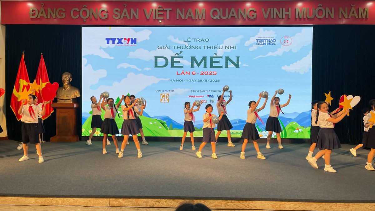 Lễ Trao Giải Dế Mèn 2025: Vinh Danh Những Talen Nhí Sáng Giá!