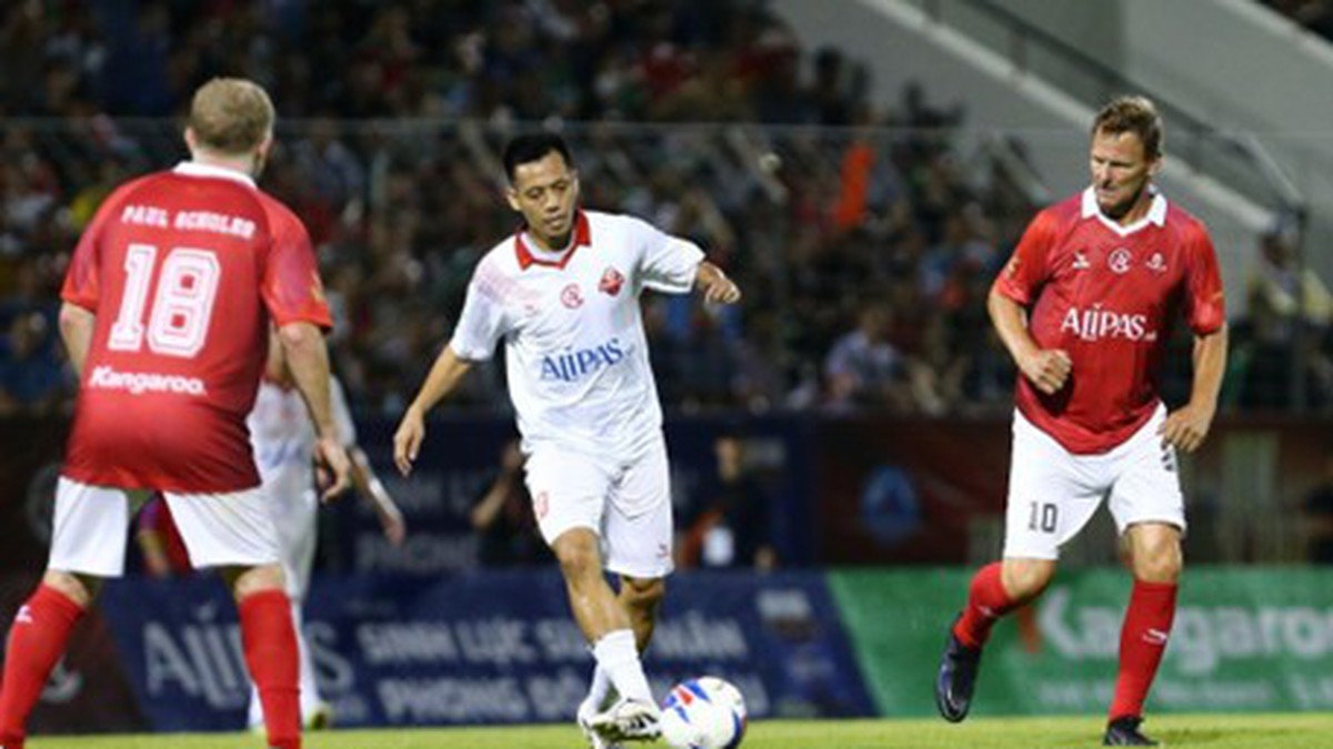 Kamito sát cánh cùng huyền thoại Manchester Reds và Việt Nam All Stars tại sự kiện thể thao quốc tế