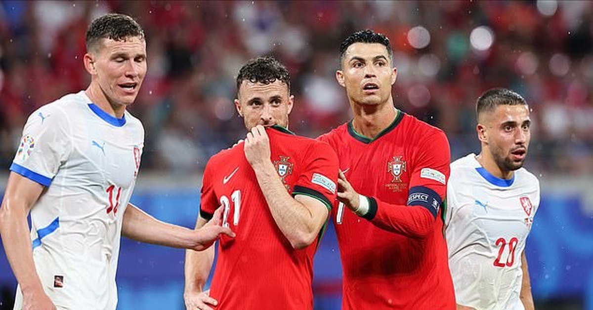 Cristiano Ronaldo gửi thông điệp đầy xúc động tới người đồng đội xấu số Diogo  Jota