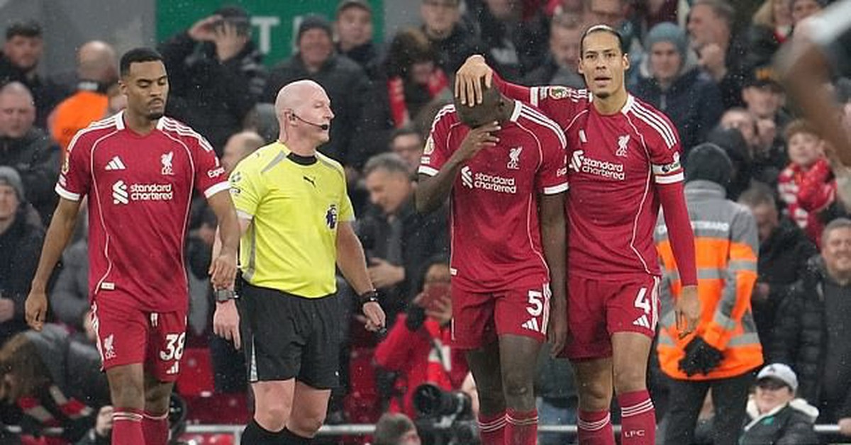 Lý do ngôi sao của Liverpool bật khóc sau khi ghi bàn