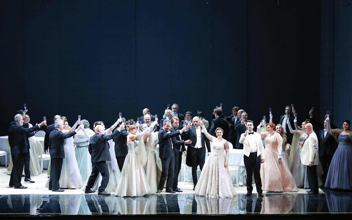 Trình diễn kiệt tác opera 'La Traviata' của nhà soạn nhạc vĩ đại Giuseppe Verdi