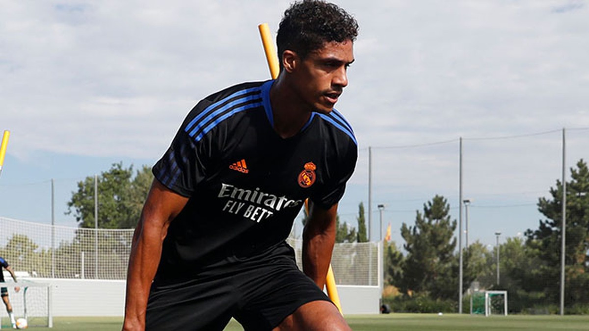 Fabrizio Romano: Varane đang trên đường tới MU