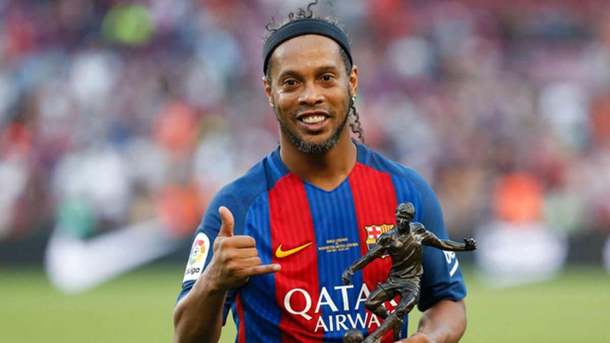 Ronaldinho không có chỗ trong đội hình huyền thoại Brazil của Cafu