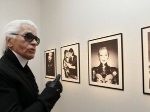 Karl Lagerfeld: Chọn chất liệu chụp ảnh như chọn vải