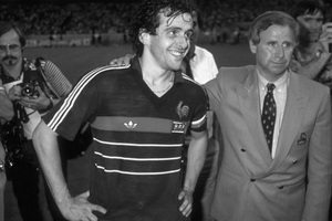 Ngược dòng ký ức EURO 1984: Ngả mũ trước Platini