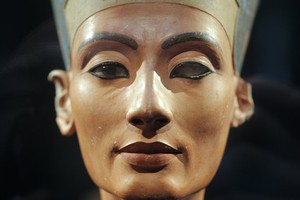 Triển lãm nhân 100 năm phát hiện tượng Nefertiti
