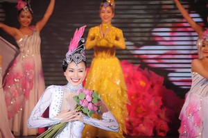 Ngô Thanh Vân múa cùng Linh Nga trong 'Vết sẹo cuộc đời'