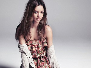 Miranda Kerr hóa thành gái teen trong thiết kế của Mango