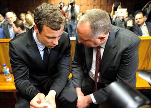 Oscar Pistorius vung tiền 'chạy án': Liệu có thoát án tù?