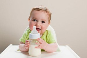 Mỹ đề xuất quy định siết chặt quản lý sữa cho trẻ sơ sinh