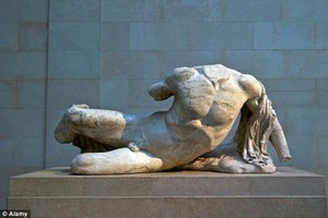 Bảo tàng Anh lần đầu tiên cho mượn tượng Parthenon khiến người Hy Lạp nổi giận