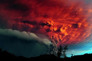 Núi lửa phun trào ở Chile khiến hơn 3.000 người phải sơ tán