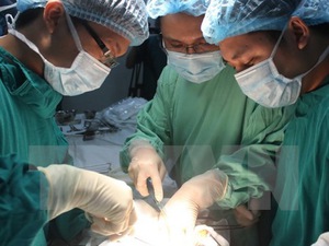 Phẫu thuật cắt khối u túi mật 'kỷ lục' 1,2 kg cho bệnh nhân 62 tuổi