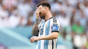 ĐIỂM NHẤN Argentina 1-2 Ả rập Xê út: Messi bất lực