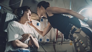 'Ask The Stars' của Gong Hyo Jin và Lee Min Ho 'nhá hàng' loạt ảnh mới