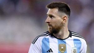 Argentina bị CĐV Ả rập Xê út chọc tức bằng kiểu ăn mừng của Ronaldo