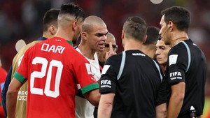 Pepe: 'Trọng tài thế thì trao Cúp cho Argentina luôn đi'