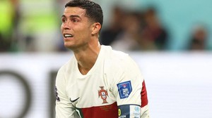 Thống kê đáng buồn của Ronaldo: Chạm bóng 10 lần, sút 1 lần trước Ma rốc