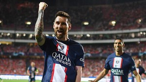 Sếp Barca 'bỗng dưng' buồn khi Messi gia hạn với PSG đến 2024