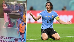 Uruguay bị loại, Cavani xô đổ màn hình VAR
