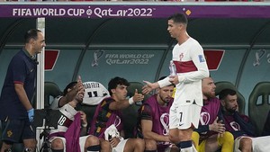 Tin nóng bóng đá sáng 5/12: CĐV Bồ Đào Nha không muốn Ronaldo đá chính