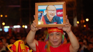 Hàng nghìn người cháy hết mình cổ vũ ĐT Việt Nam đá Chung kết AFF Cup
